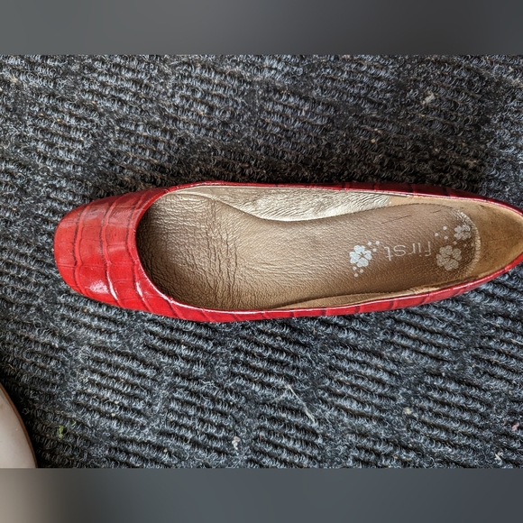 Red flats, comfy shoes - Picture 3 of 3